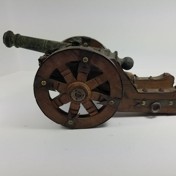 Vintage Spanish cannon replica wood base and copper cannon and steel studs - Picture 5 of 13